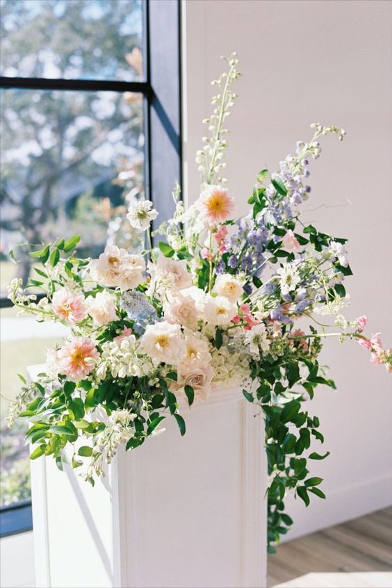 garden-style arrangement st. louis wedding flowers